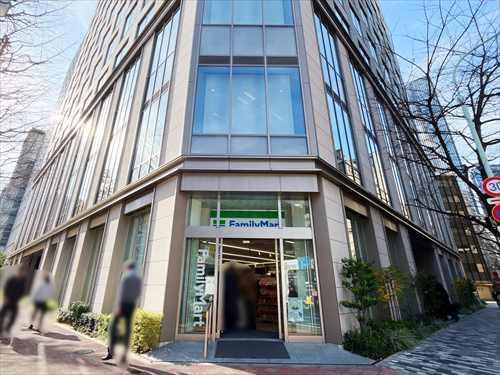 ファミリーマート日本橋三丁目店 190m