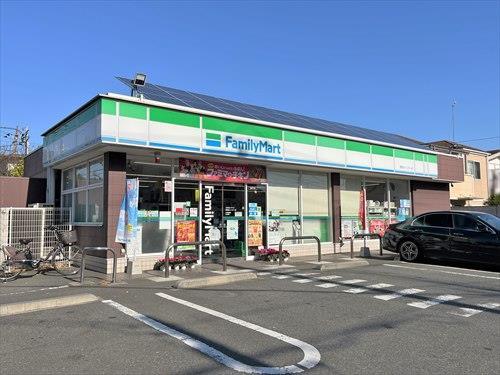 ファミリーマート港南台インター店820ｍ