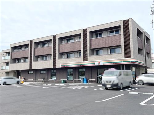 セブンイレブン足立江北3丁目店690m
