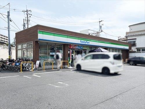 ファミリーマート江北二丁目店(720m)