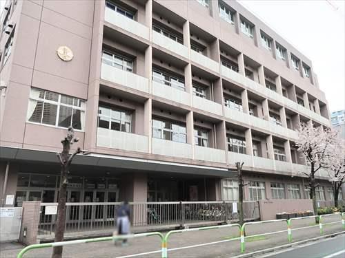 荒川区立諏訪台中学校まで550m