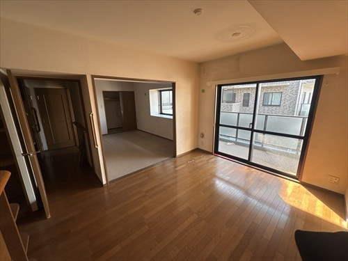 LD約9.3帖＋南東側洋室約7.1帖