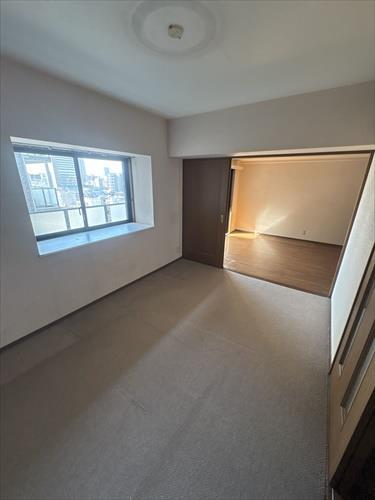 南東側洋室約7.1帖＋LD約9.3帖