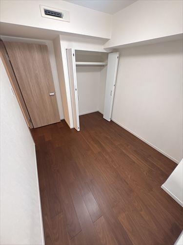 洋室（南側）　約4.1帖