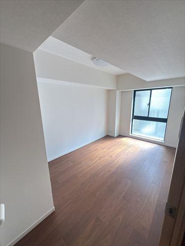 洋室（東側）　約5.6帖