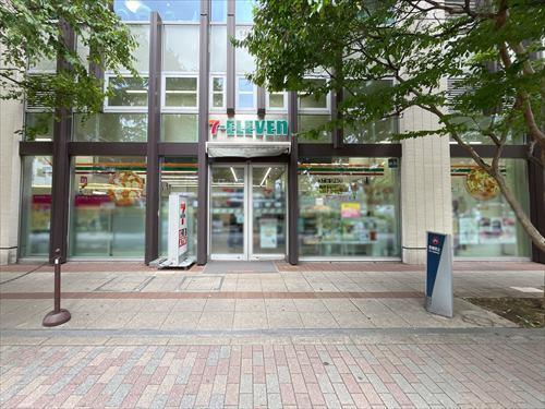 セブンイレブン月島駅前店140m