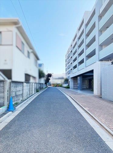 東側道路