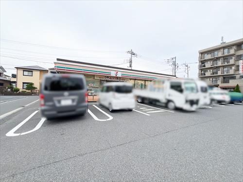 セブンイレブン横浜六浦1丁目店520m