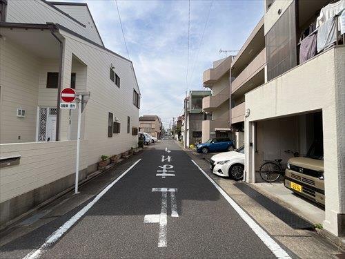 前面道路（西）
