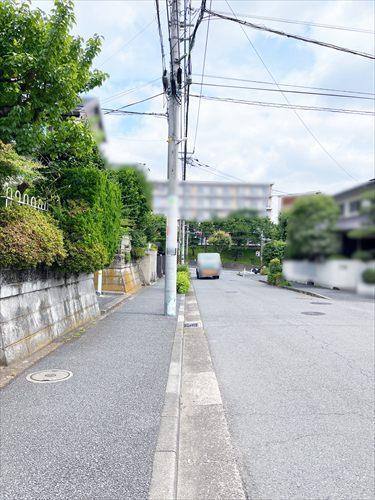 前面道路 (南東側)