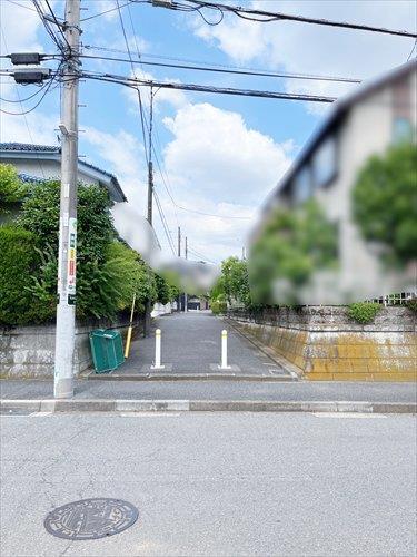 前面道路 (北東側)