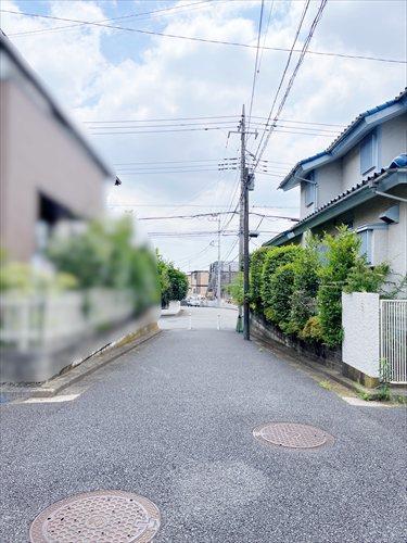 前面道路 (北東側)
