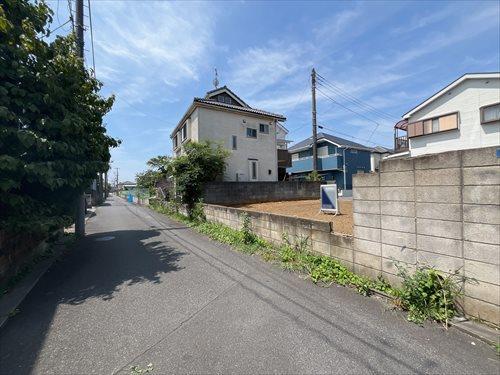 現地前面道路（2026年8月撮影）