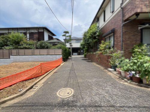 側面道路（2026年7月撮影）