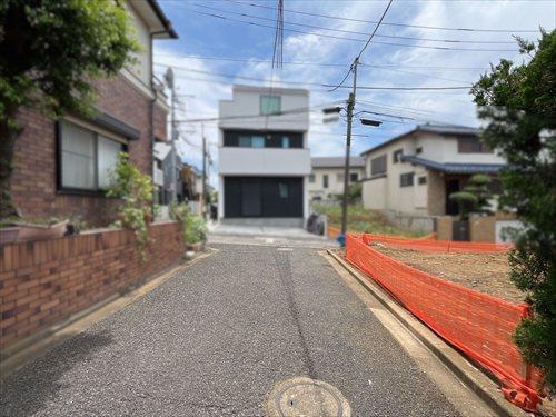 側面道路（2026年7月撮影）