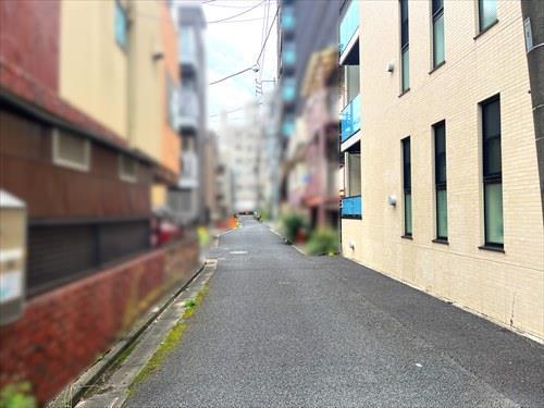 東側前面道路