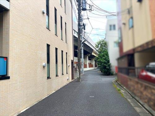 東側前面道路