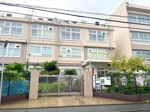 川崎市立住吉中学校まで1160m