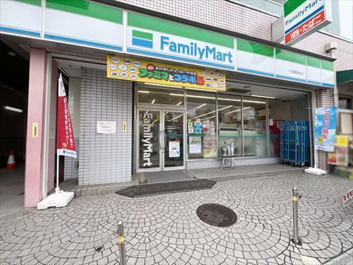 ファミリーマート代田橋駅前店140m