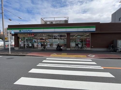 ファミリーマート練馬桜台二丁目店400m