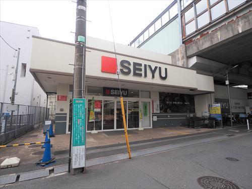 西友桜台店 590m