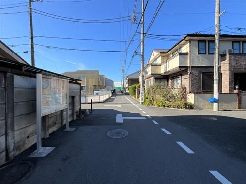 南側道路（物件：右手）