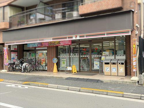 セブンイレブン都立文京高校前店 270ｍ