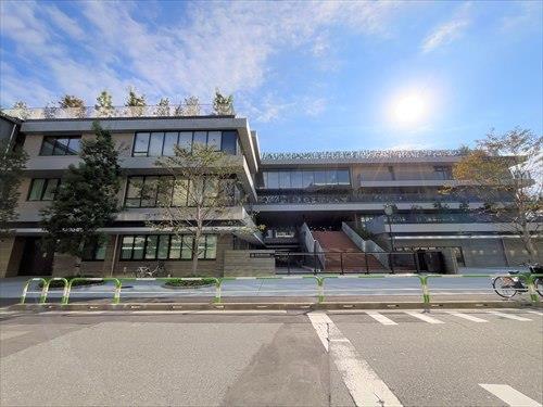 小・中一貫校「北区立都の北学園」580ｍ