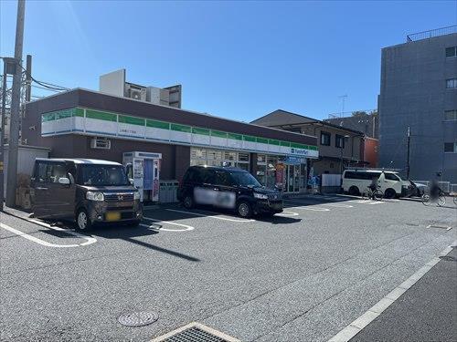 ファミリーマート上板橋三丁目店迄290ｍ