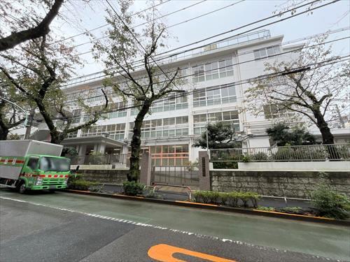 豊島区立西巣鴨中学校 230ｍ