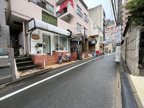 前面道路を含む現地（左手）