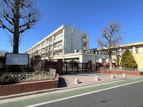 練馬区立大泉学園緑小学校 640ｍ