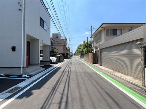 東側道路（物件：右手）