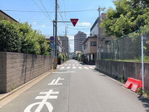 南側道路（物件：左手）