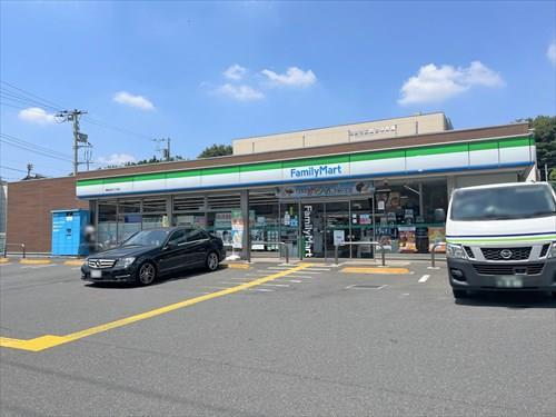 ファミリーマート朝霞本町三丁目店260ｍ