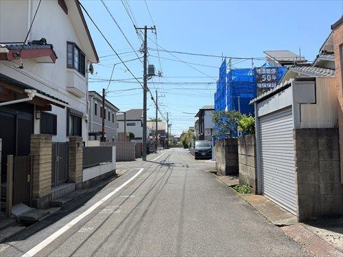 東側道路（物件：右手）