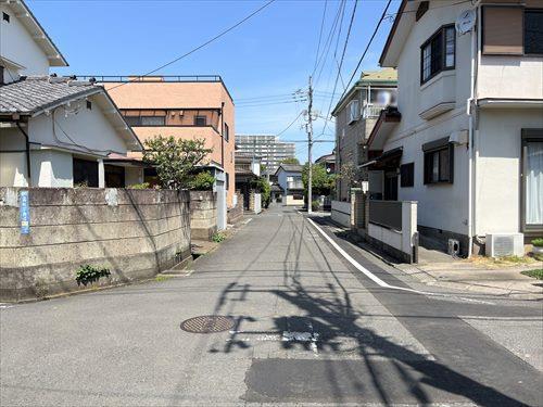 東側道路（物件：左手）