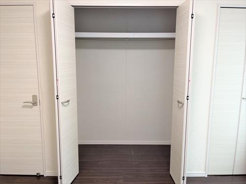 クローゼット（西側洋室約６帖1-2）