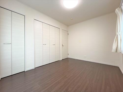 東側洋室約６帖（2）