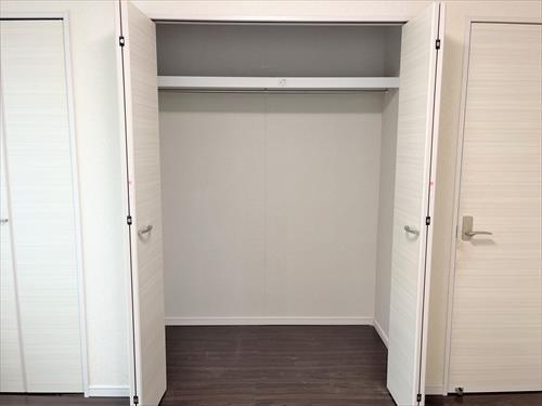 クローゼット（東側洋室約６帖1-2）