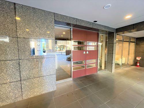 マンションエントランス