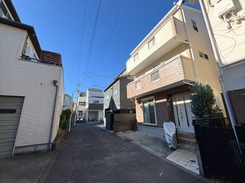 前面道路（対象物件：右側）