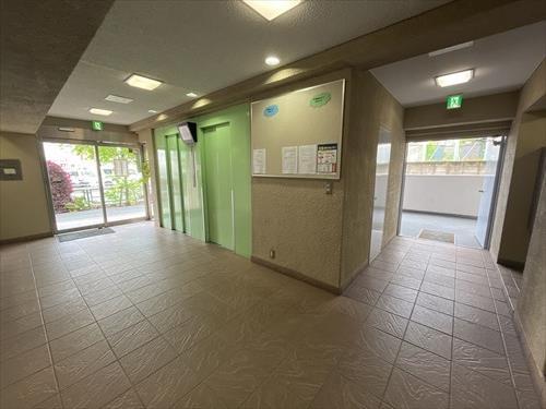 エレベーターホール2