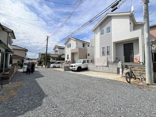 前面道路を含む現地（右手）