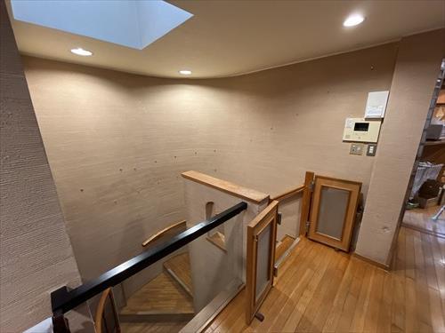 1階と2階を繋ぐ階段