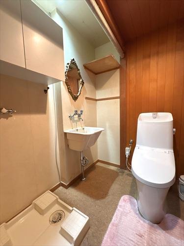 2階トイレと洗濯機置き場