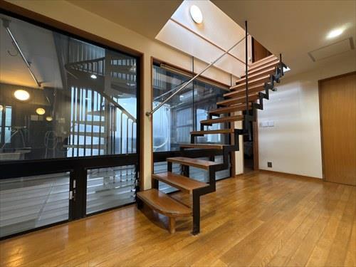 2階と3階を繋ぐ階段