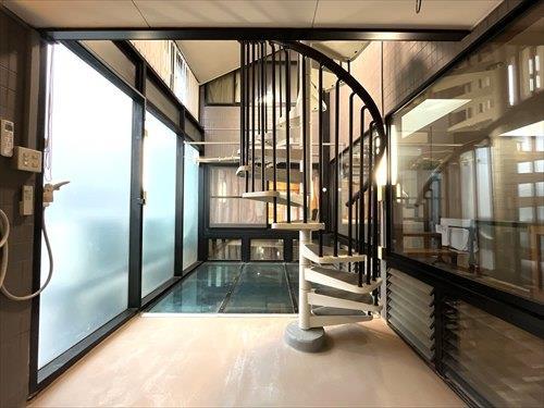 インナーバルコニーの螺旋階段