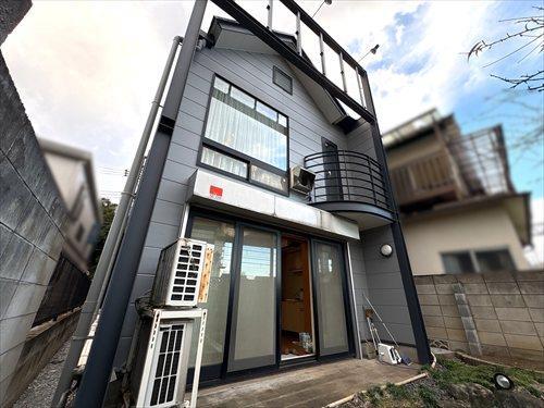 中庭から見た物件