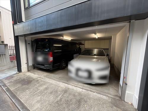 車庫（車2台分、ハイエースも入ります）